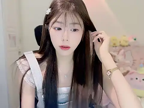 Snapshot of Onecutelittle chatting on 10.28.25 Onecutelittle online show from 10.28.25