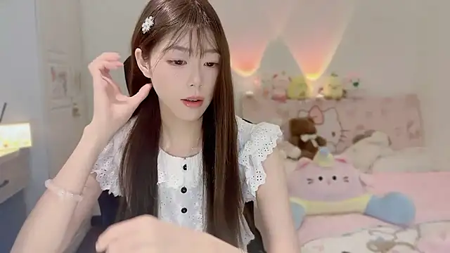 Snapshot of Onecutelittle chatting on 11.01.25 Onecutelittle online show from 11.01.25