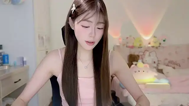 Snapshot of Onecutelittle chatting on 11.06.25 Onecutelittle online show from 11.06.25