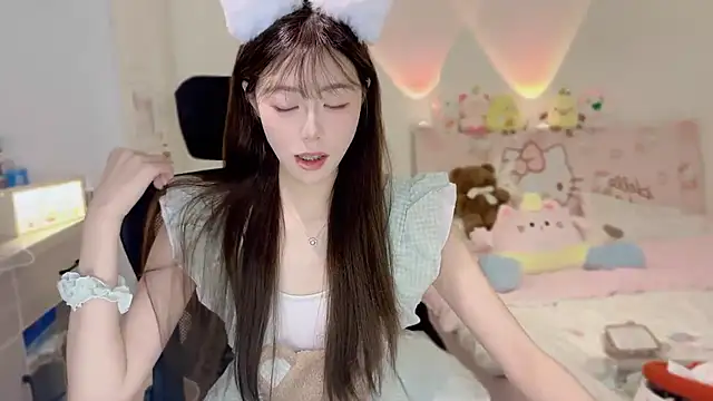 Snapshot of Onecutelittle chatting on 11.07.25 Onecutelittle online show from 11.07.25