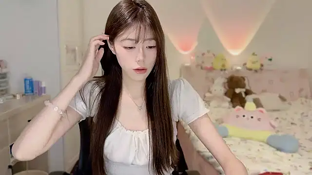 Snapshot of Onecutelittle chatting on 11.10.25 Onecutelittle online show from 11.10.25