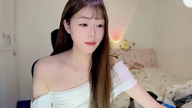 Snapshot of Onecutelittle chatting on 11.25.25 Onecutelittle online show from 11.25.25