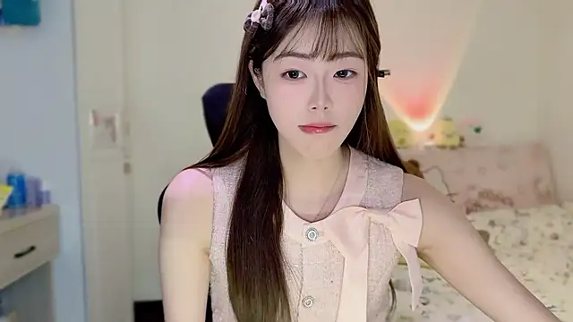 Snapshot of Onecutelittle chatting on 12.02.25 Onecutelittle online show from 12.02.25