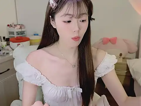 Snapshot of Onecutelittle chatting on 12.16.25 Onecutelittle online show from 12.16.25