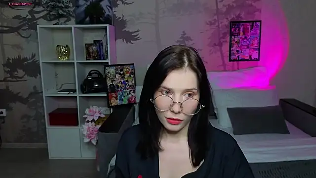 Mell Hyees online show from 11.24.25