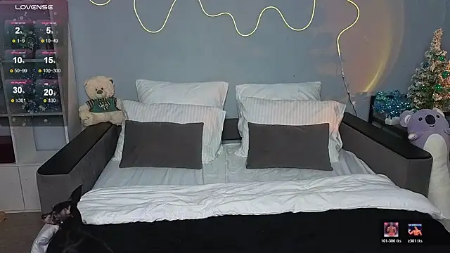 Mell Hyees online show from 12.22.25