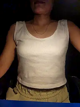 Snapshot of Miube2k chatting on 11.02.25 Miube2k online show from 11.02.25