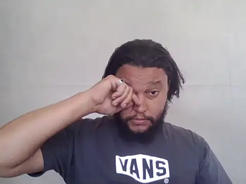 Snapshot of LoboCachorro chatting on 10.29.25 LoboCachorro online show from 10.29.25