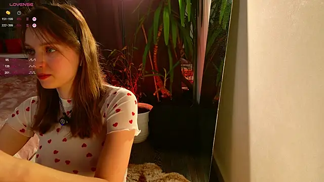 Snapshot of your_lunalike chatting on 11.12.25 your lunalike online show from 11.12.25