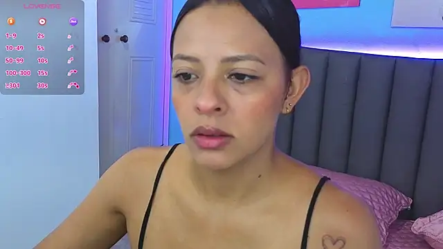 Aria Russo online show from 11.26.25