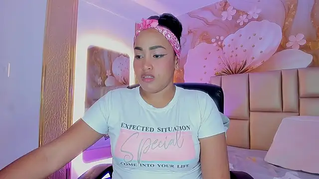 NahomiWalker  online show from 12.05.25