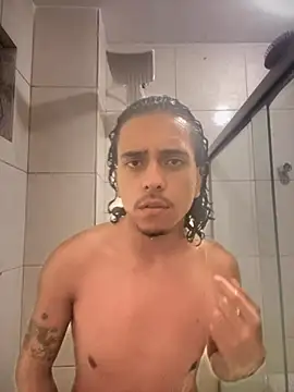 Snapshot of novinhosglbi chatting on 11.04.25 novinhosglbi online show from 11.04.25