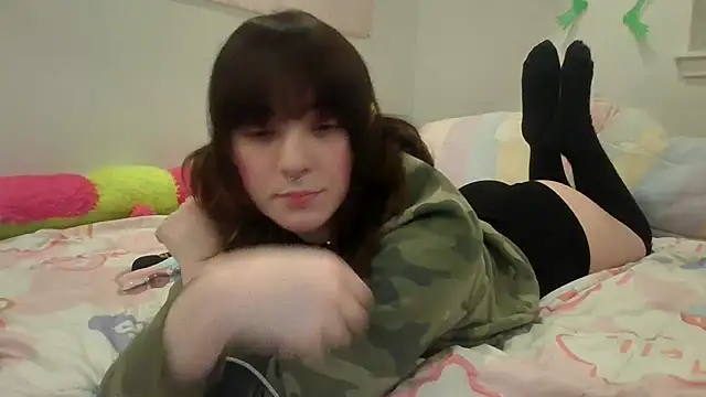 Snapshot of Trickylucy555 chatting on 12.21.25 Trickylucy555 online show from 12.21.25