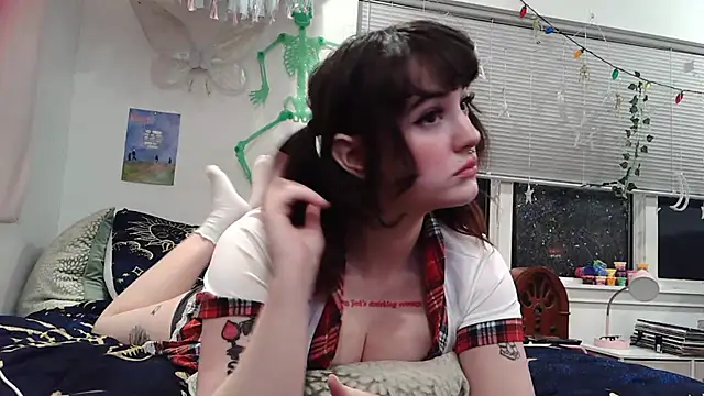 Snapshot of Trickylucy555 chatting on 02.11.26 Trickylucy555 online show from 02.11.26