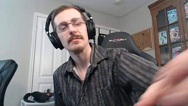 Snapshot of CasuallyCorrupt chatting on 11.06.25 CasuallyCorrupt online show from 11.06.25