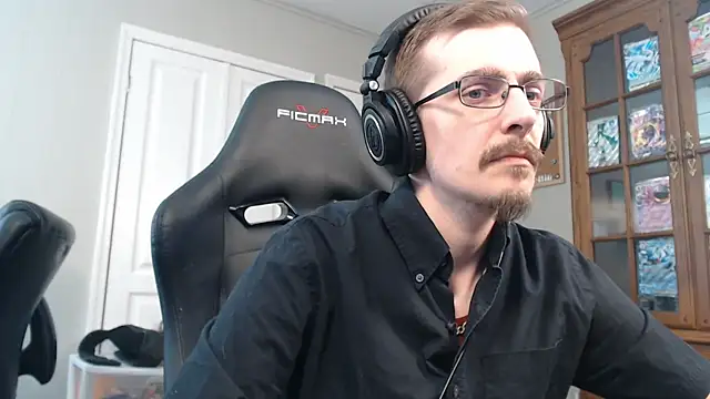 Snapshot of CasuallyCorrupt chatting on 11.07.25 CasuallyCorrupt online show from 11.07.25