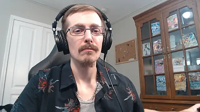 Snapshot of CasuallyCorrupt chatting on 11.08.25 CasuallyCorrupt online show from 11.08.25