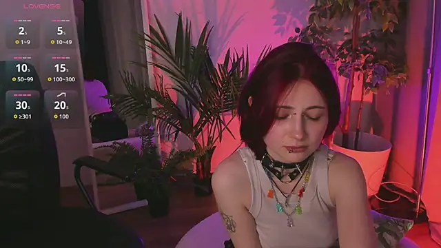 Snapshot of _L_o_r_r_y_ chatting on 10.22.25 L o r r y online show from 10.22.25