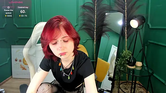 Snapshot of _L_o_r_r_y_ chatting on 11.06.25 L o r r y online show from 11.06.25