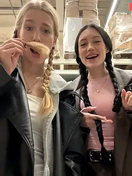 Snapshot of kira_mia chatting on 12.02.25 kira mia online show from 12.02.25