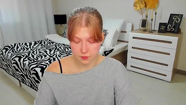 Stella Light online show from 10.25.25