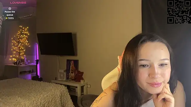 ella simons online show from 12.05.25