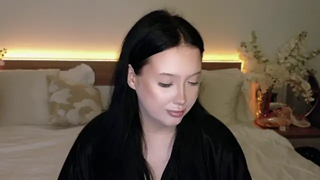 Felicia Herceg online show from 10.24.25