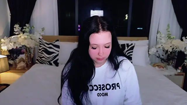 Felicia Herceg online show from 11.15.25