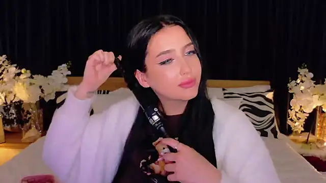 Felicia Herceg online show from 11.28.25