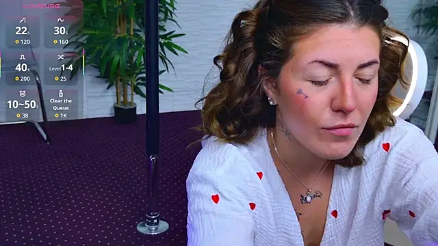 IvorySwan online show from 11.23.25