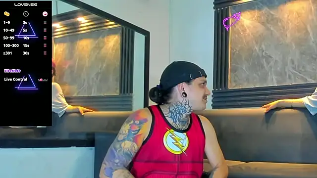 Snapshot of _AlecLawrence chatting on 12.05.25 AlecLawrence online show from 12.05.25