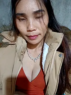 Snapshot of Bear_bear0 chatting on 11.18.25 Bear bear0 online show from 11.18.25