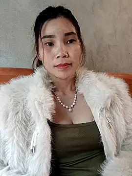 Snapshot of Bear_bear0 chatting on 11.20.25 Bear bear0 online show from 11.20.25