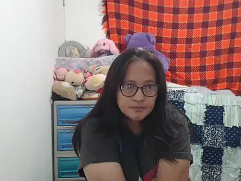 Snapshot of Kinkybela2025 chatting on 11.13.25 Kinkybela2025 online show from 11.13.25