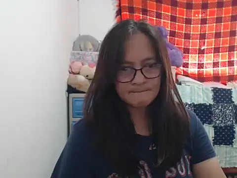 Snapshot of Kinkybela2025 chatting on 11.18.25 Kinkybela2025 online show from 11.18.25