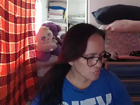 Snapshot of Kinkybela2025 chatting on 11.22.25 Kinkybela2025 online show from 11.22.25