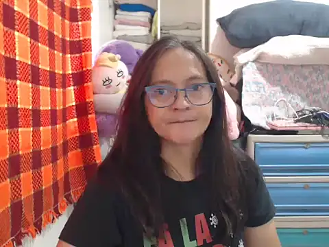 Snapshot of Kinkybela2025 chatting on 11.23.25 Kinkybela2025 online show from 11.23.25