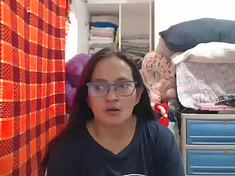 Snapshot of Kinkybela2025 chatting on 11.27.25 Kinkybela2025 online show from 11.27.25