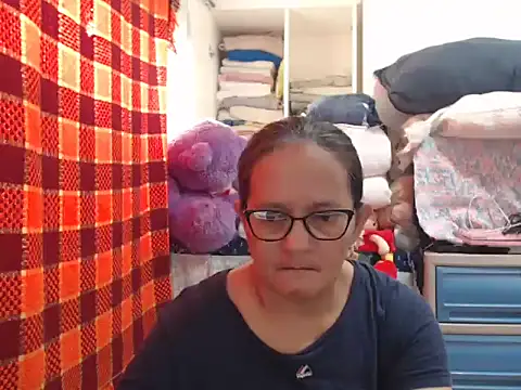 Snapshot of Kinkybela2025 chatting on 11.28.25 Kinkybela2025 online show from 11.28.25