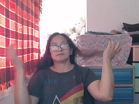 Snapshot of Kinkybela2025 chatting on 01.14.26 Kinkybela2025 online show from 01.14.26