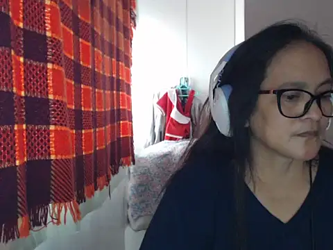 Snapshot of Kinkybela2025 chatting on 05.18.26 Kinkybela2025 online show from 05.18.26