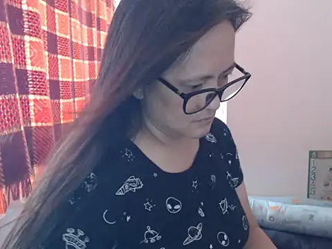 Snapshot of Kinkybela2025 chatting on 05.27.26 Kinkybela2025 online show from 05.27.26