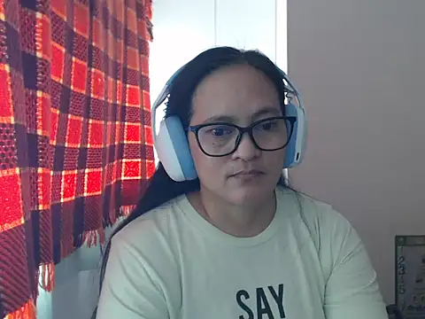 Snapshot of Kinkybela2025 chatting on 06.17.26 Kinkybela2025 online show from 06.17.26