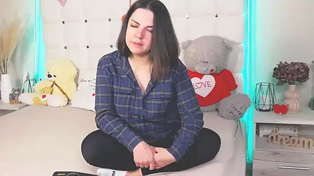 Snapshot of AlsouKass chatting on 05.19.26 AlsouKass online show from 05.19.26