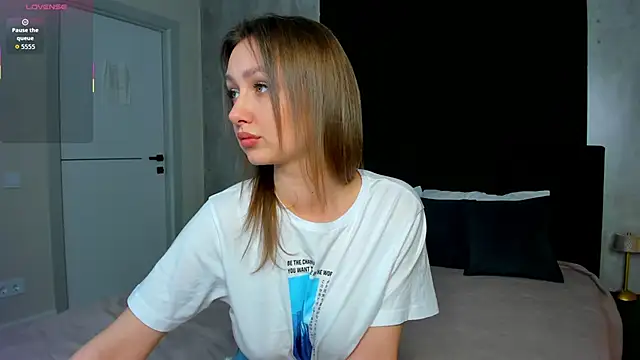 Holly Rays online show from 11.05.25