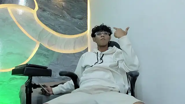 Sex Boy 33  online show from 10.26.25