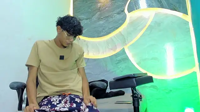 Sex Boy 33  online show from 10.27.25