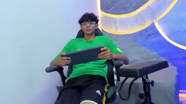 Sex Boy 33  online show from 10.28.25