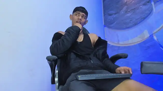 Sex Boy 33  online show from 11.24.25