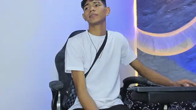 Sex Boy 33  online show from 12.19.25